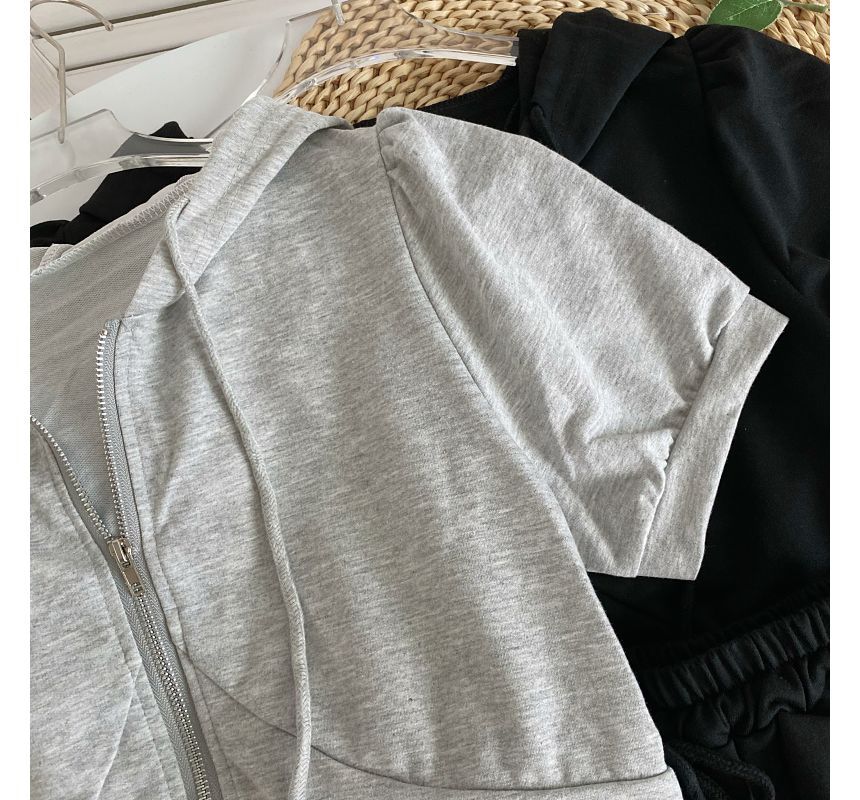 Set: Kurzärmliger Crop-Hoodie mit Reißverschluss + Shorts