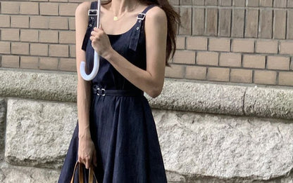 Ärmelloses Mini-A-Linien-Jeanskleid mit eckigem Ausschnitt