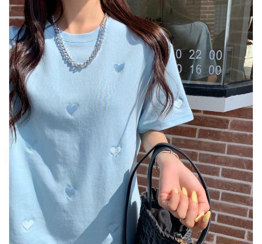 Short-Sleeve Round Neck Heart Embroidered Tee