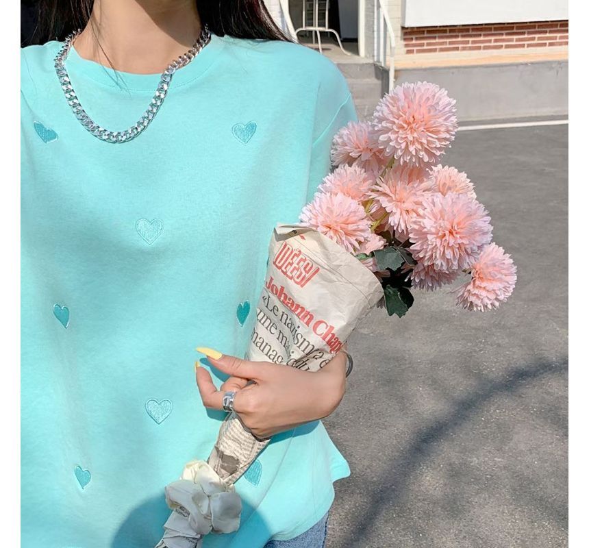 Short-Sleeve Round Neck Heart Embroidered Tee
