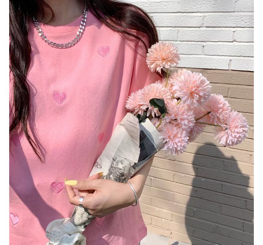 Short-Sleeve Round Neck Heart Embroidered Tee