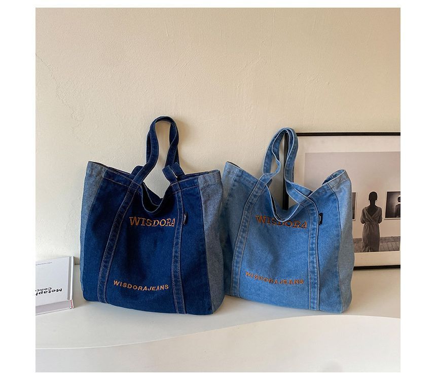 Tote Bag aus gewaschenem Denim mit aufgesticktem Schriftzug