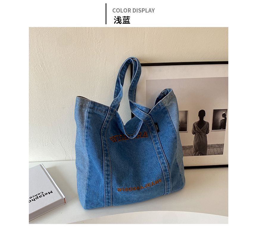 Tote Bag aus gewaschenem Denim mit aufgesticktem Schriftzug