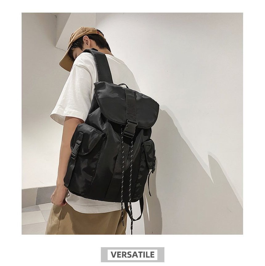 Nylon-Rucksack mit Klappschnalle