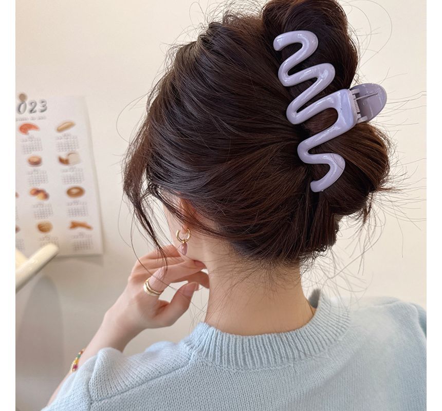 Wavy Plastic Hair Clamp