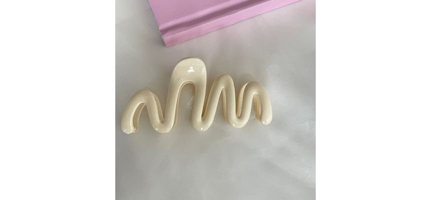 Wavy Plastic Hair Clamp