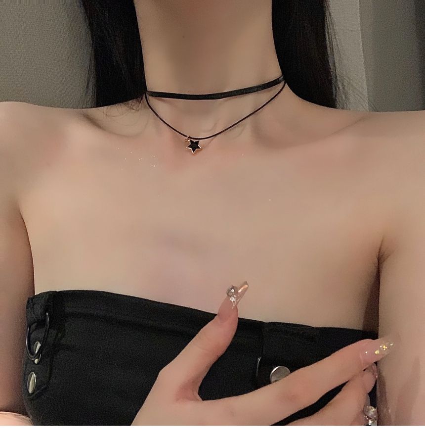 Pendant Layered Choker