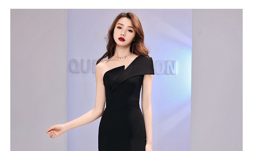 One-Shoulder Slit A-Line Evening Gown
