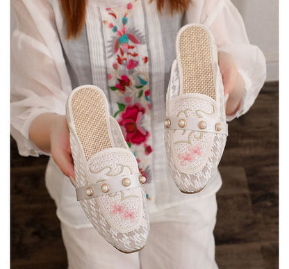 Pointed Flower Embroidered Chunky Heel Mules