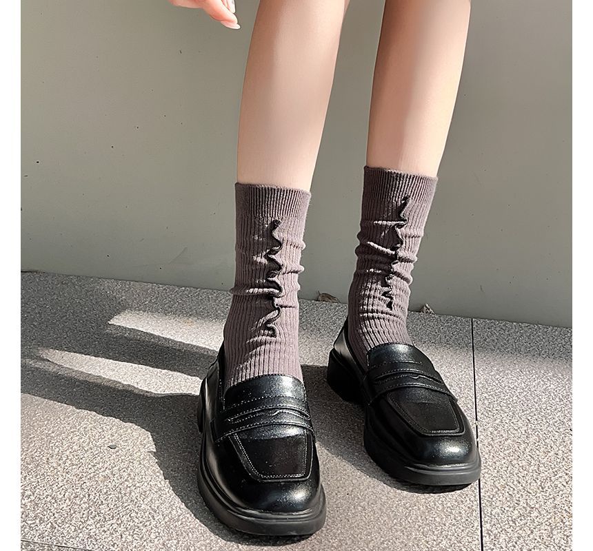 Embroidered Ribbed Socks