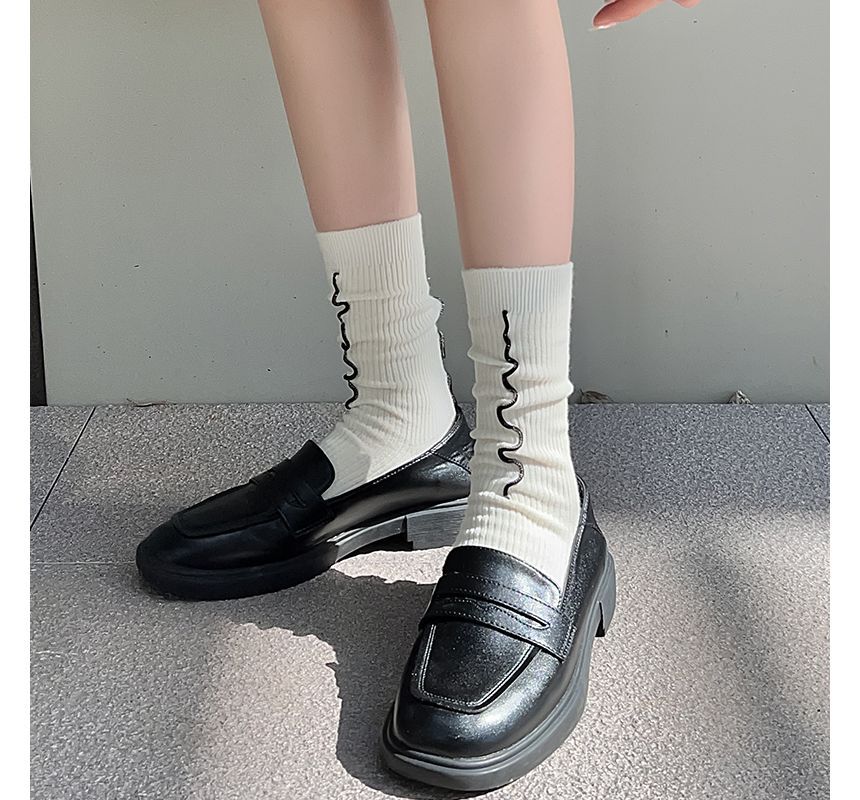 Embroidered Ribbed Socks