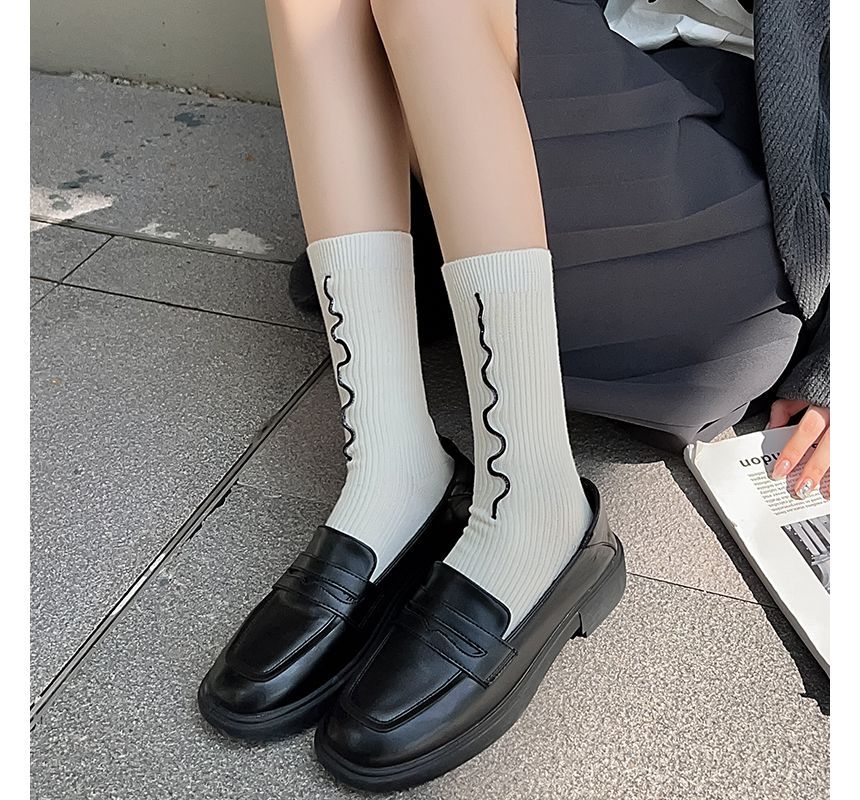 Embroidered Ribbed Socks