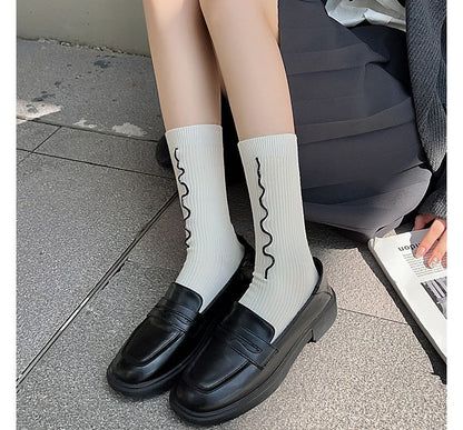 Embroidered Ribbed Socks
