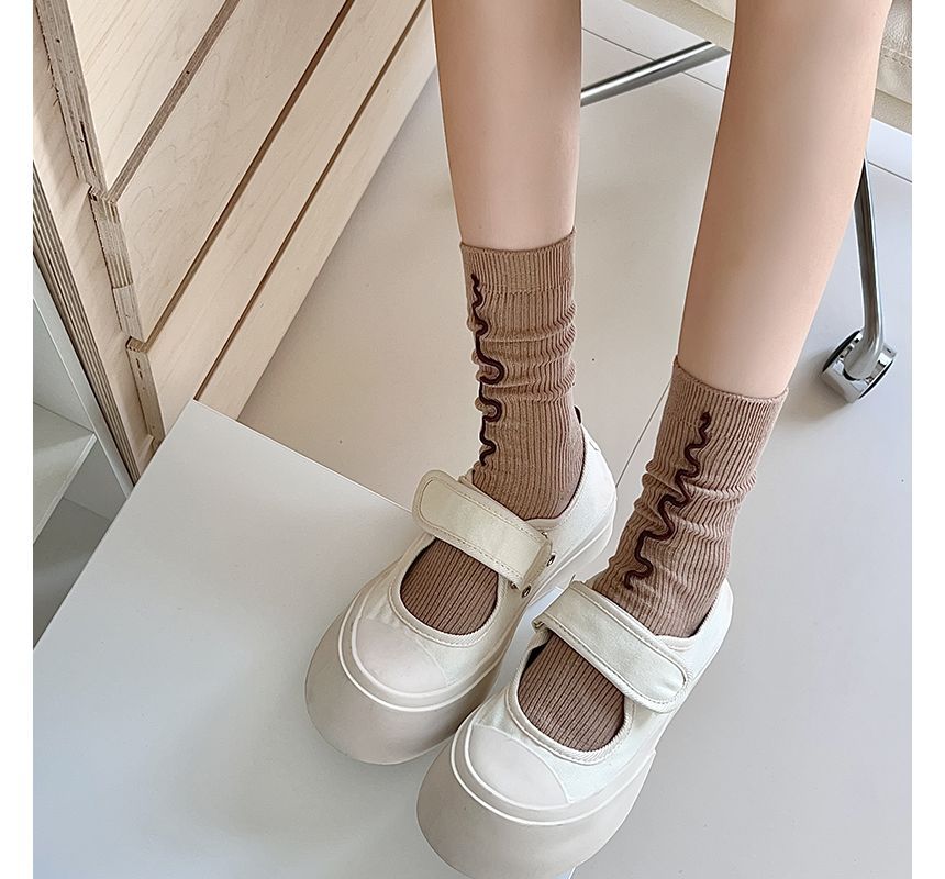 Embroidered Ribbed Socks