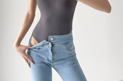 Sleeveless Scoop Neck Plain Bodysuit Top
