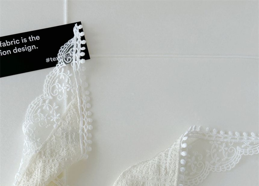 Trim Lace Headkerchief