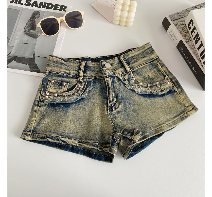 Short en jean délavé à taille haute et clouté