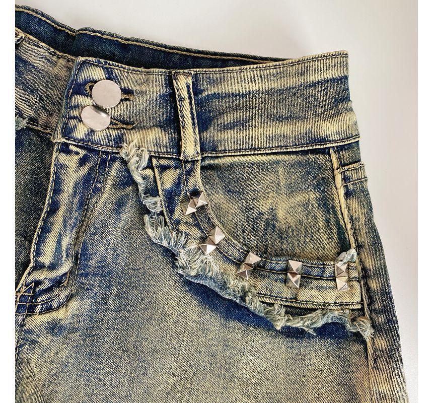 Short en jean délavé à taille haute et clouté