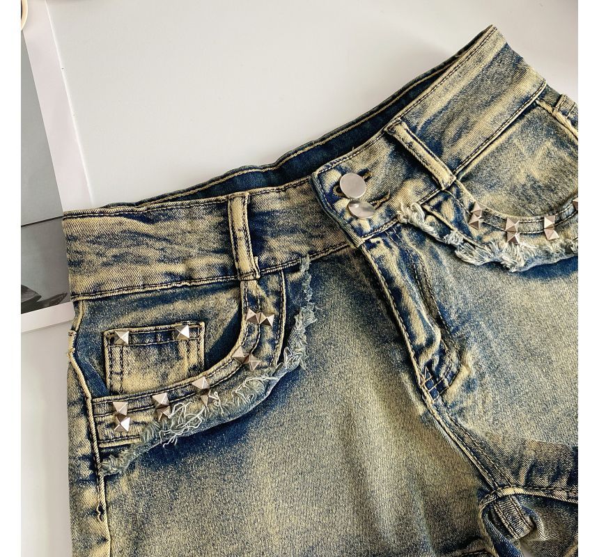 Short en jean délavé à taille haute et clouté