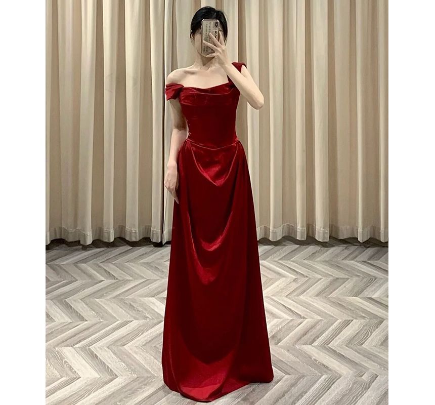 Gown A-Line Plain Satin Neck Ruched Evening Sleeveless Square