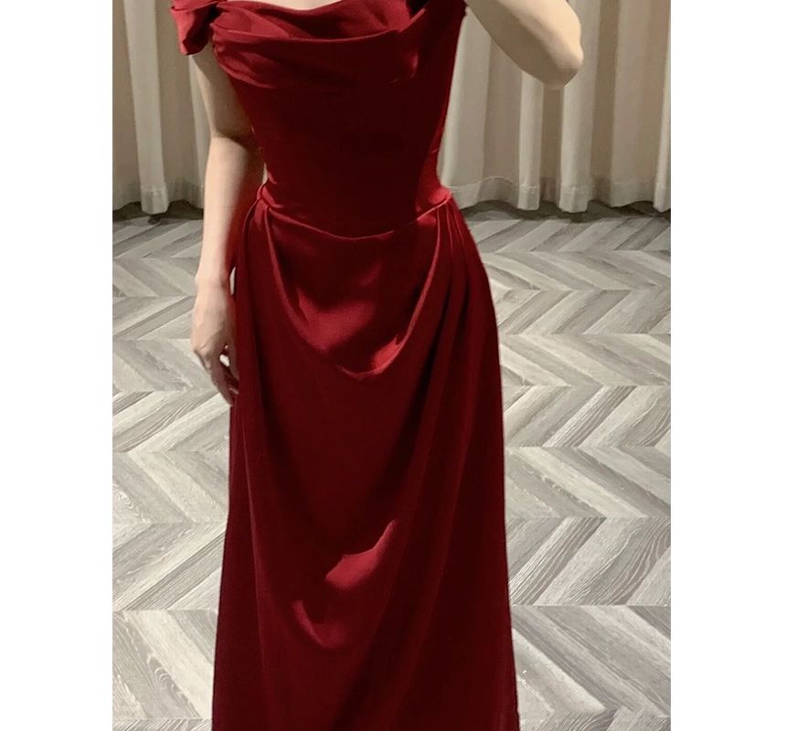 Gown A-Line Plain Satin Neck Ruched Evening Sleeveless Square