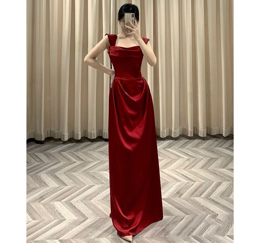 Gown A-Line Plain Satin Neck Ruched Evening Sleeveless Square