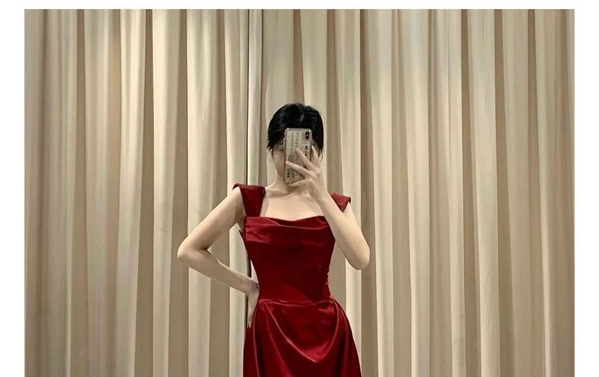 Gown A-Line Plain Satin Neck Ruched Evening Sleeveless Square