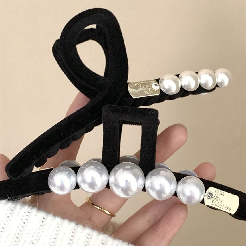 Faux Pearl Flocking Hair Clamp (Various Designs)