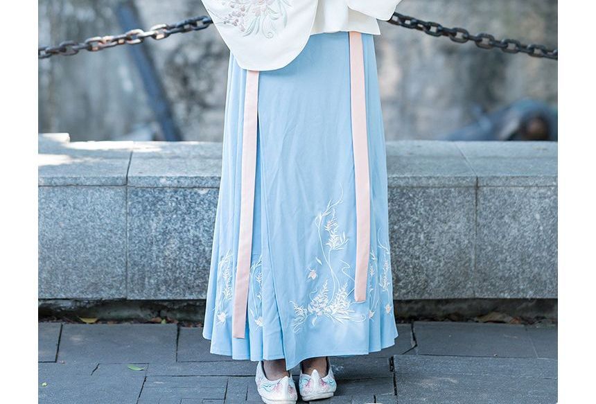 Flower Embroidered Hanfu Blouse / High Waist Maxi A