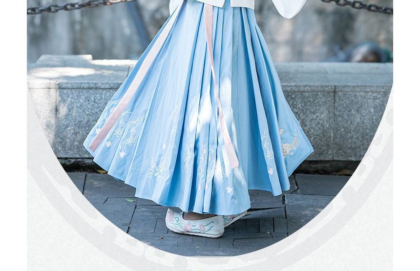 Flower Embroidered Hanfu Blouse / High Waist Maxi A