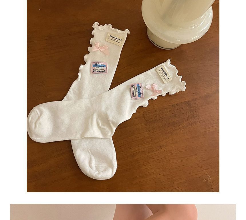 Plain Lettuce Edge Label Applique Socks