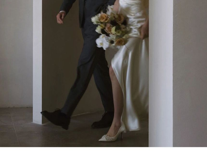 Sleeveless V-Neck Plain Side-Slit Trumpet Wedding Gown