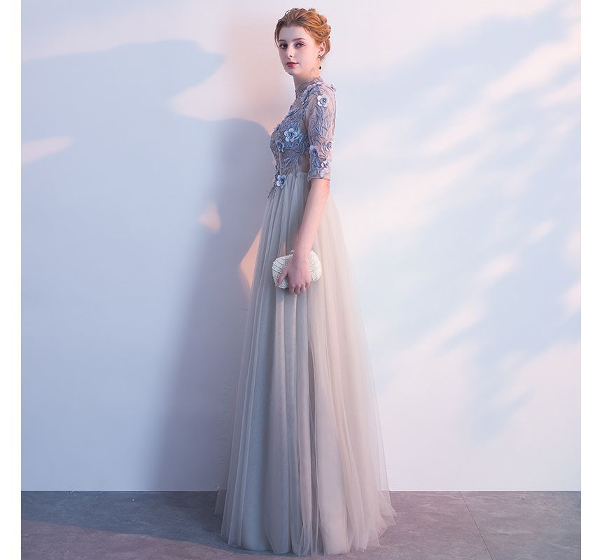 Short-Sleeve Floral Applique A-Line Lace Evening Gown