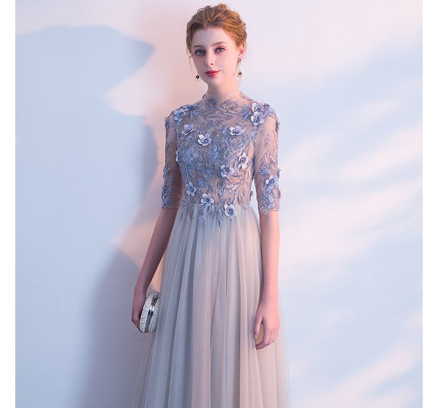 Short-Sleeve Floral Applique A-Line Lace Evening Gown