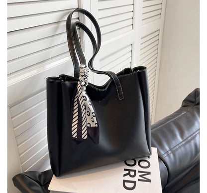 Set: Tragetasche aus Kunstleder + Umhängetasche