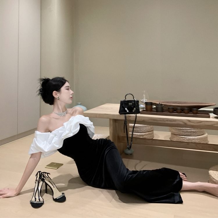 Off-Shoulder Two Tone Frill Trim Velvet Mermaid Evening Gown