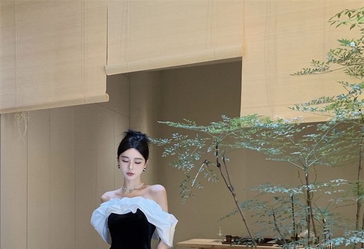 Off-Shoulder Two Tone Frill Trim Velvet Mermaid Evening Gown