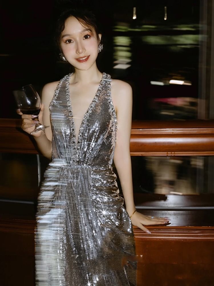 Sleeveless V-Neck Sequined Shirred Mermaid Evening Gown