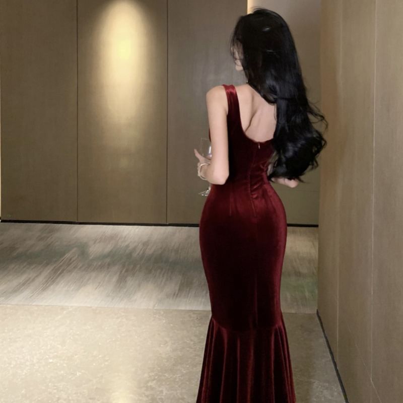 Sleeveless V-Neck Plain Open Back Velvet Mermaid Evening Gown