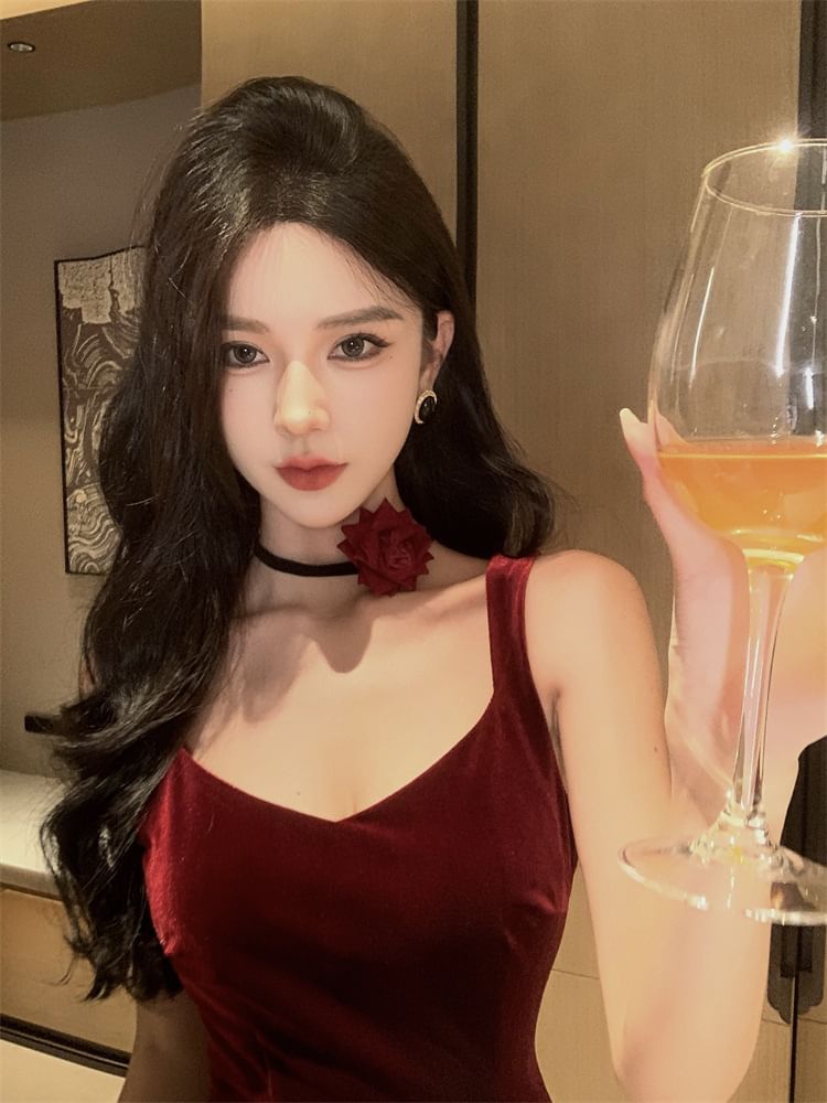 Sleeveless Mermaid Open Velvet Plain V-Neck Back Gown Evening