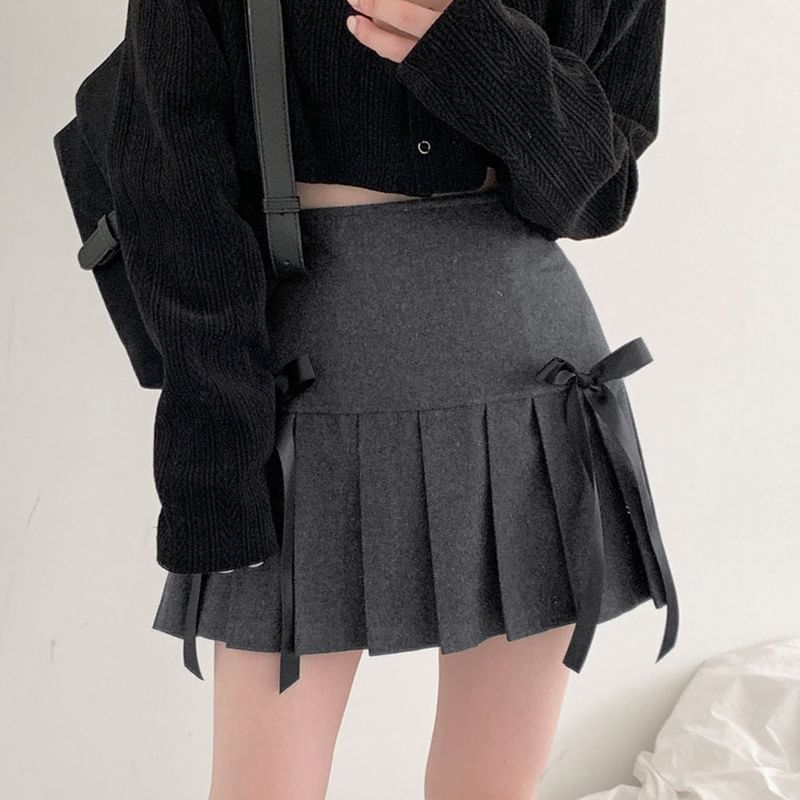 Mini Ribbon-Trimmed Low-Rise Pleated Skirt