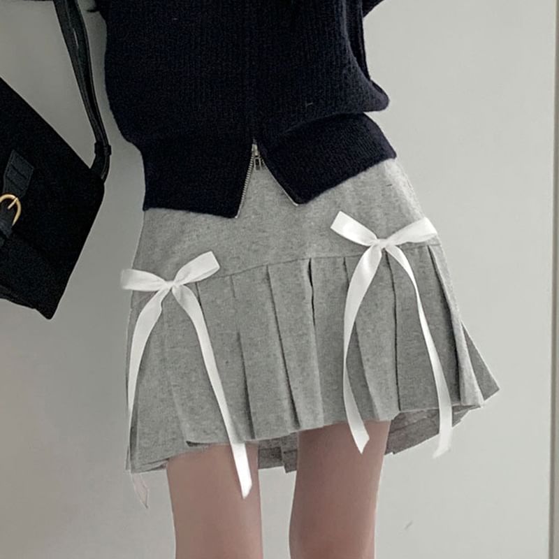 Mini Ribbon-Trimmed Low-Rise Pleated Skirt