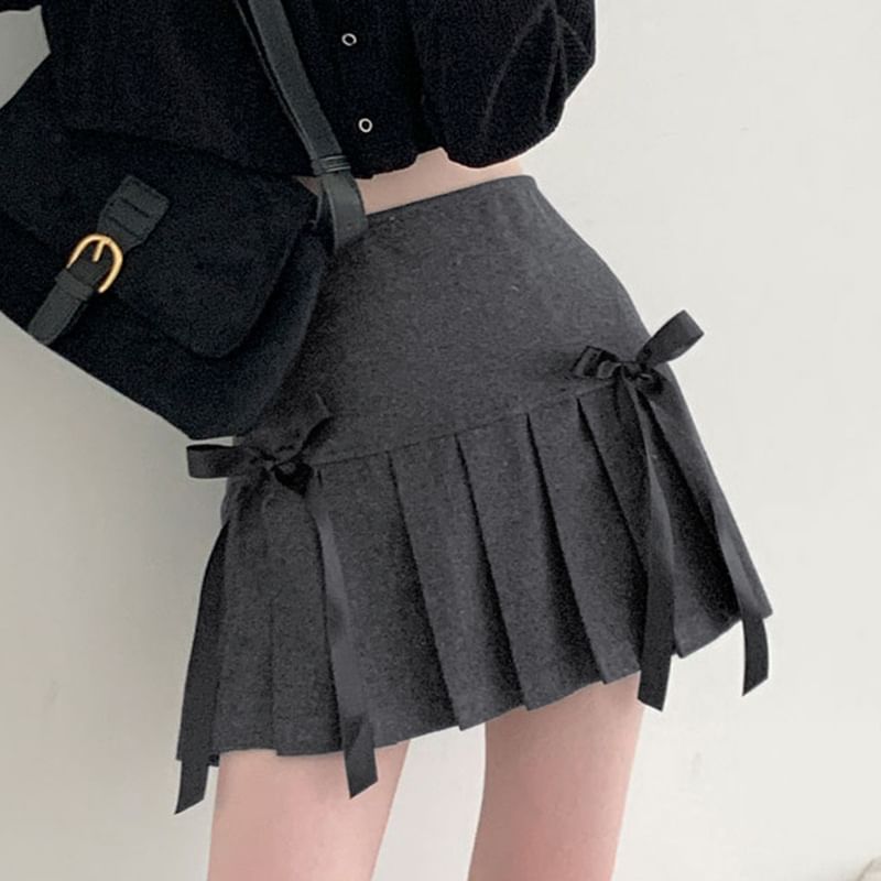 Mini Ribbon-Trimmed Low-Rise Pleated Skirt