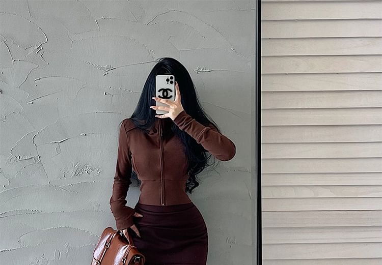Sleek Mid-Rise Mini Pencil Skirt