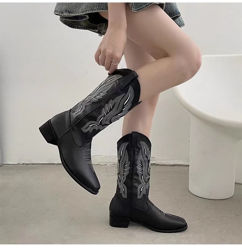 Bottes mi-mollet larges à talon épais et bordure brodée