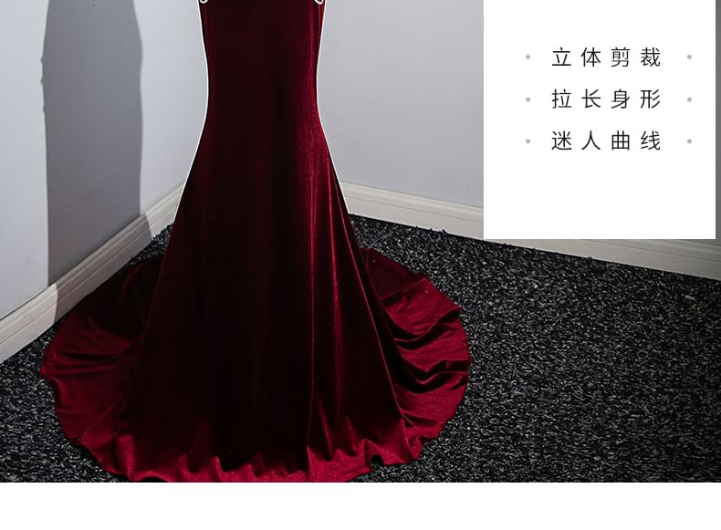 Off Shoulder Sweetheart Neckline Chained Trained Sheath Evening Gown