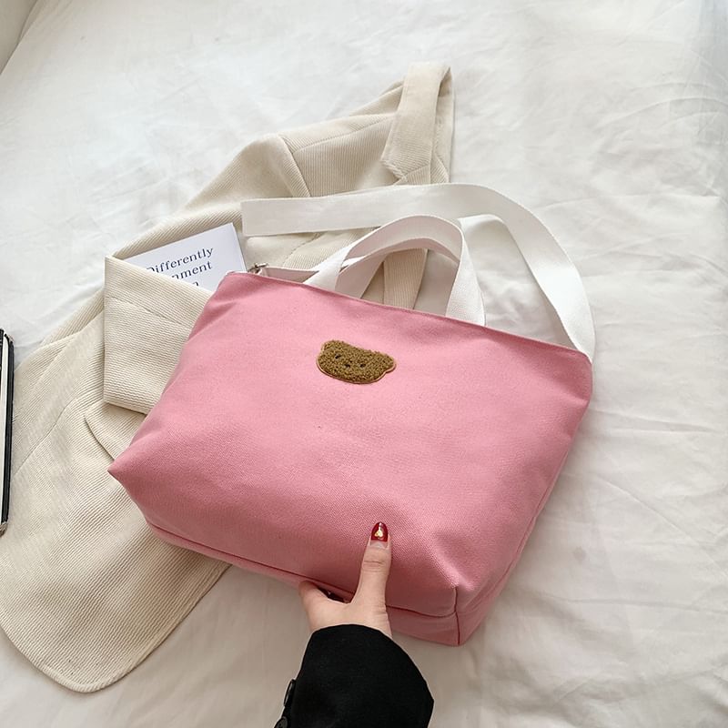 Sac à bandoulière en toile avec fermeture éclair et blocs de couleurs avec appliques d'ours