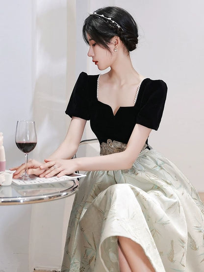 Short-Sleeve Square Neck Patterned A-Line Cocktail Dress