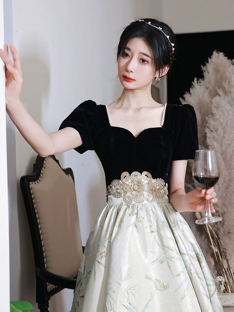 Short-Sleeve Square Neck Patterned A-Line Cocktail Dress