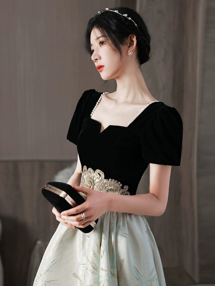 Short-Sleeve Square Neck Patterned A-Line Cocktail Dress